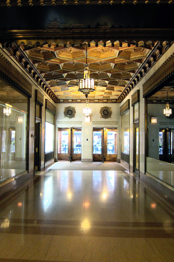Interior hallway of Chicago's Pittsfield Building, © 2013 Celia Her City